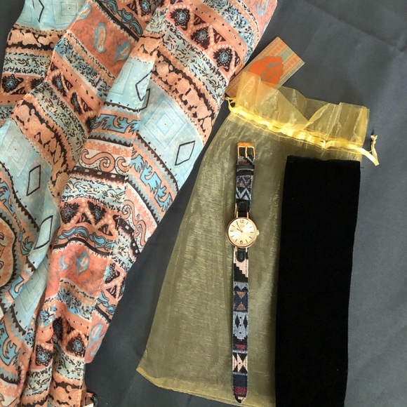 ✨ NWT Gift Set Matching Watch & Scarf - Picture 2 of 7